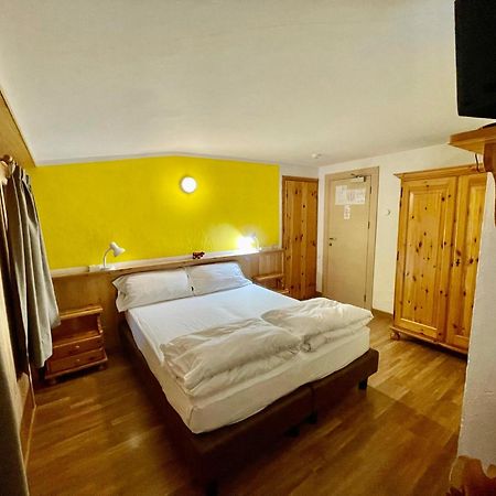 Hotel Meuble' Joli เบรยล์-แชร์วิเนีย ภายนอก รูปภาพ