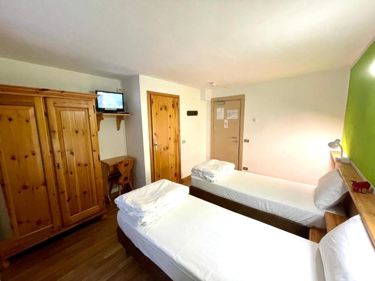 Hotel Meuble' Joli เบรยล์-แชร์วิเนีย ภายนอก รูปภาพ