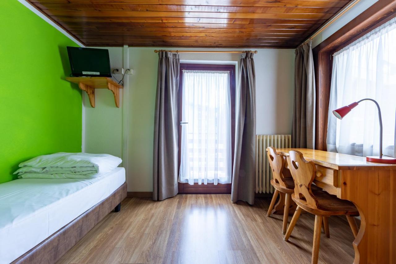 Hotel Meuble' Joli เบรยล์-แชร์วิเนีย ภายนอก รูปภาพ