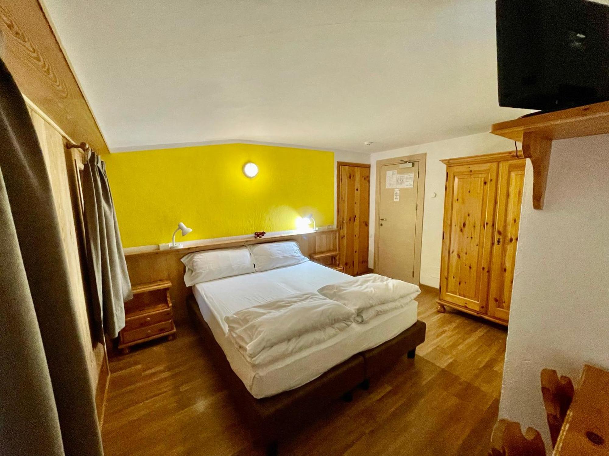 Hotel Meuble' Joli เบรยล์-แชร์วิเนีย ภายนอก รูปภาพ